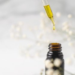 Using CBD Oil in the Ear: Benefits, Risks and Proper Use
